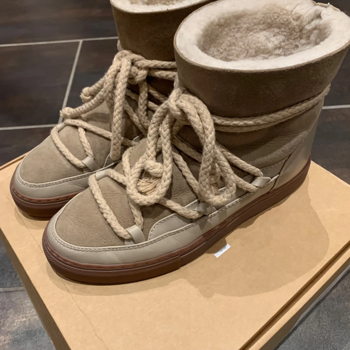 Beige vinterboots från Inuikii