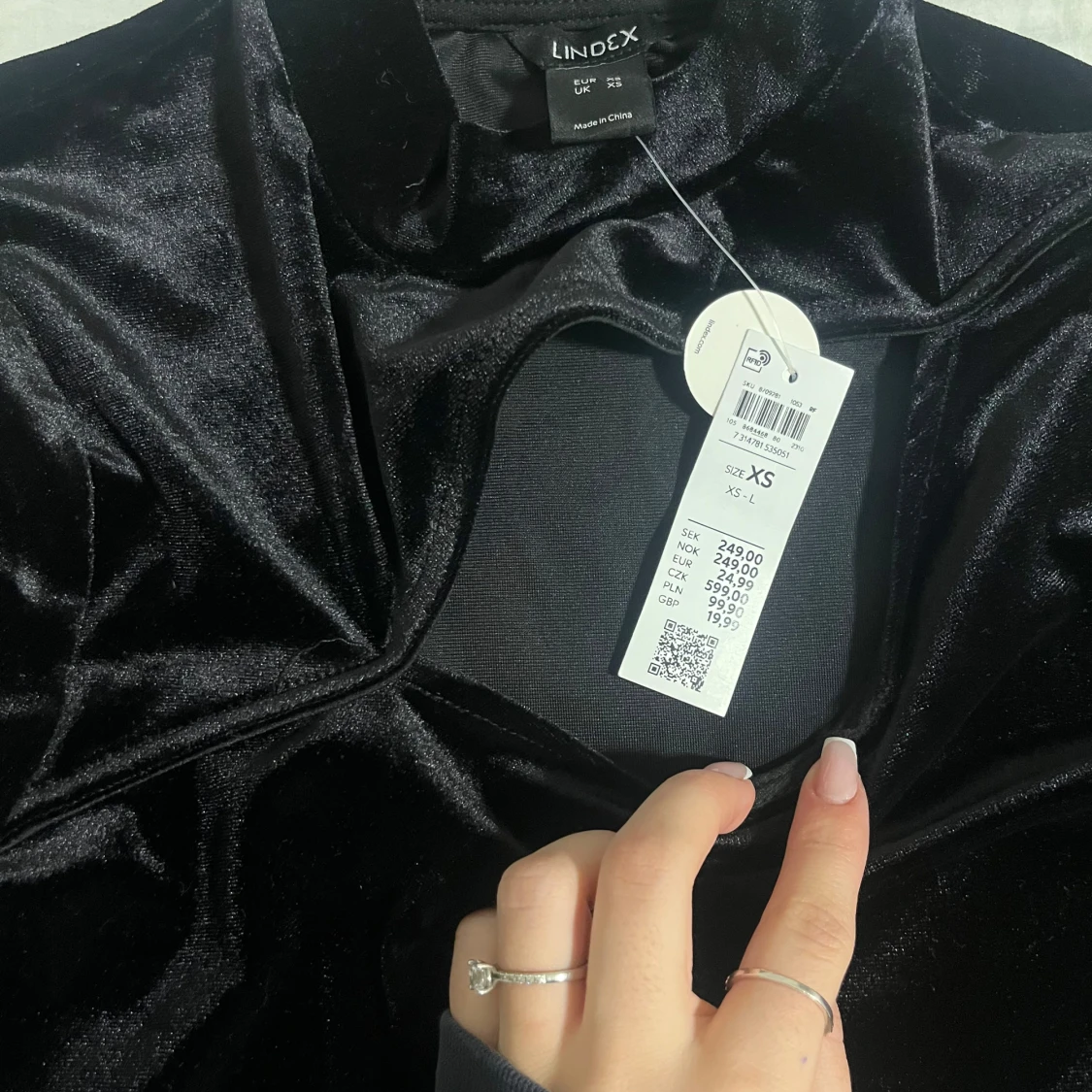 Svart sammetstopp från Lindex - 90
