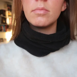 Buff 100% kashmir - Svart buff i 100% återvunnen kashmir🩷