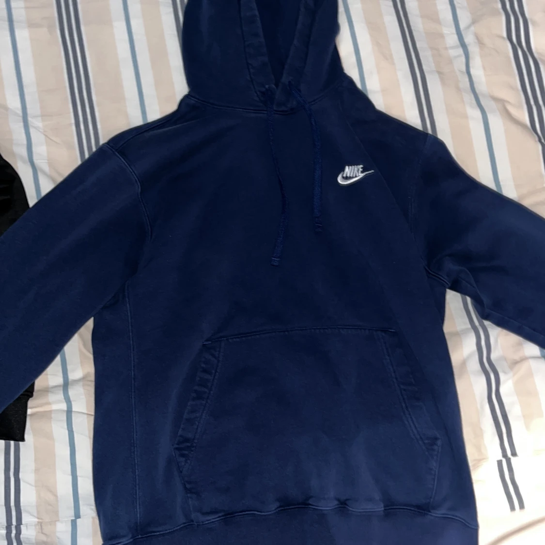 Mörkblå hoodie från Nike