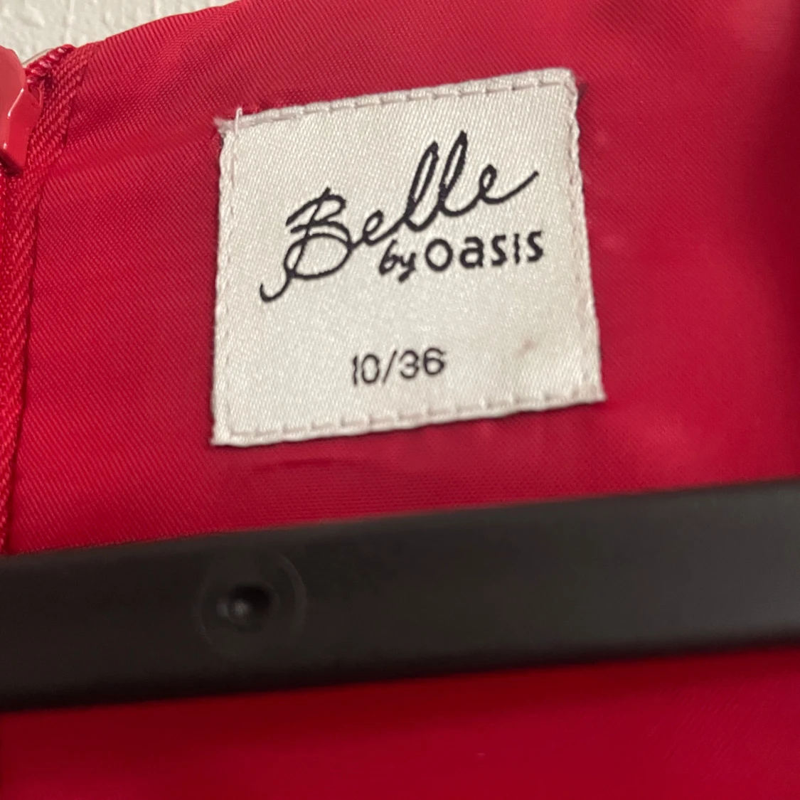 Röd klänning från Belle by Oasis - 91