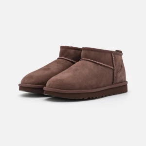 SÖKER - Söker oanvända Ugg i ultra mini och färgen burnt cedar!!! Hör av dig om du säljer🫶🏼🫶🏼strl 38 eller 39
