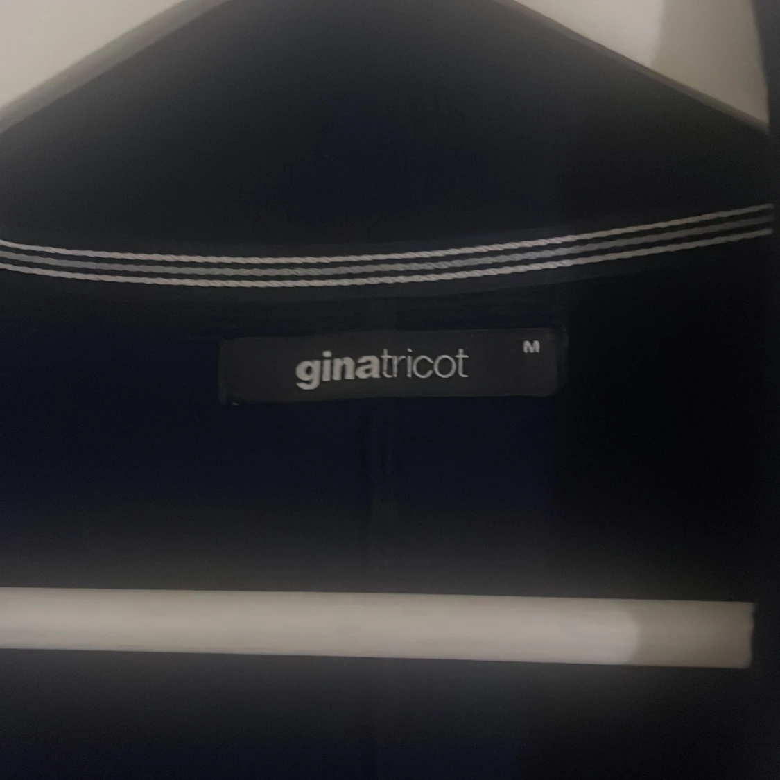 Mörkblå kavaj från Gina Tricot - 92