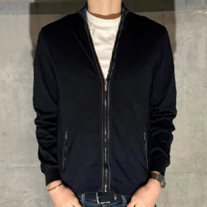 Massimo Dutti Kofta - Säljer denna massimo dutti kofta i riktigt bra skick🤩Storlek M
