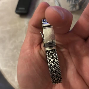 Äkta nialaya silver armband - Kostade över 8000 ny. Finns kvar kvitto och kartong. Storlek xl, cirka 20cm. Kan bytas mot något roligt eller säljes
