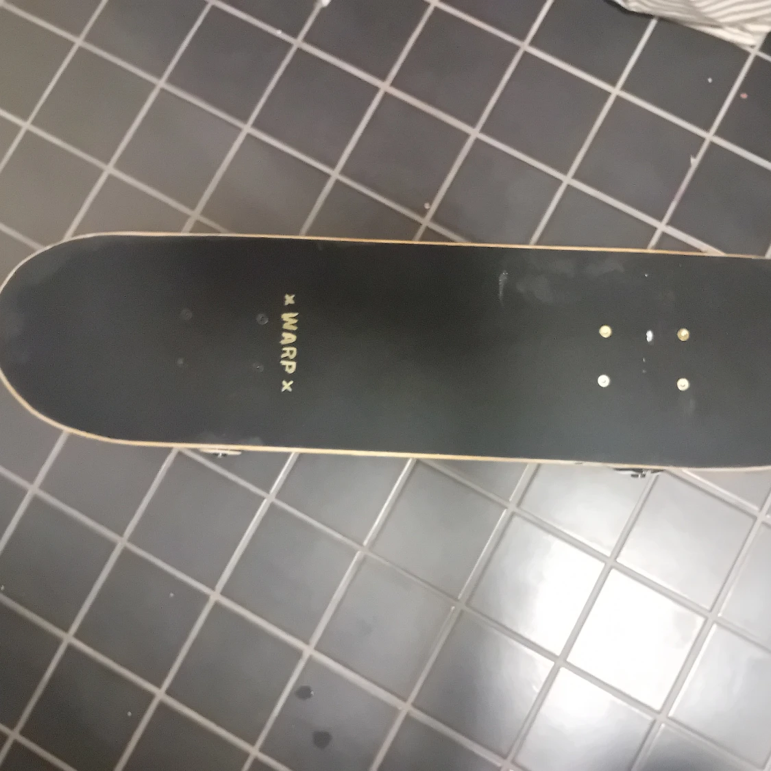 Skateboard från Warp med unikt mönster