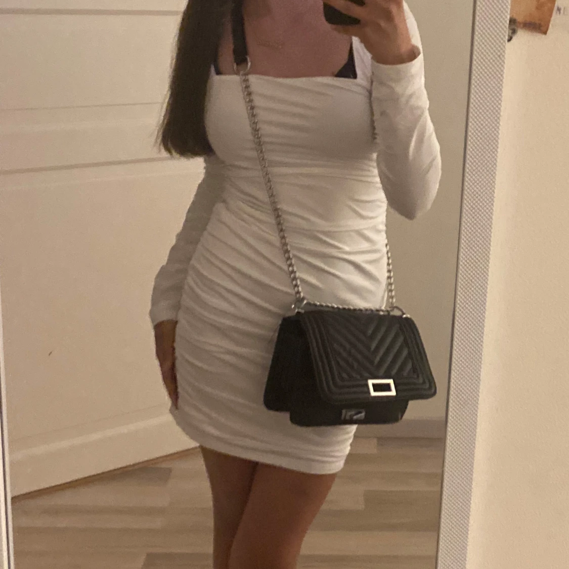 Vit kortklänning med öppen rygg