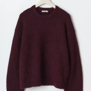 stickad tröja  - Selling this popular high in demand gina tricot sweater. It is completely un unused and new fits s,xs,m Dm me for more pictures I’m shipping this from denmark so be aware of a slightly higher shipping fee vinted user: nico918n 🎀