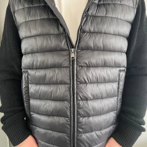 Colmar jacka  - Säljer den här colmar cardigan använd en gång så den är som ny! Är köpt på zalando för 3695kr! Man får galge och etiketten finns kvar!! Storlek 54 och passar L och XL