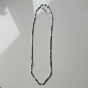 Halsband - 48-52 cm. Helt nytt. Blomdahl. 
