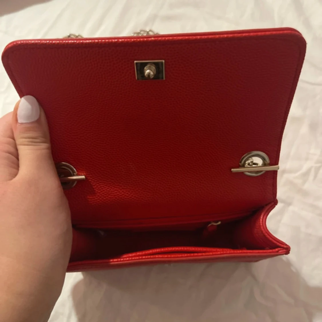 Röd axelväska från Valentino - 90