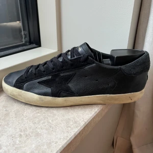 Golden Goose - Golden Goose superstars | Size 41 | Skick: 7,5/10 | Har tecken på slitage och slitningar men inga stora | Inget mer än skor ingår / Mvh 