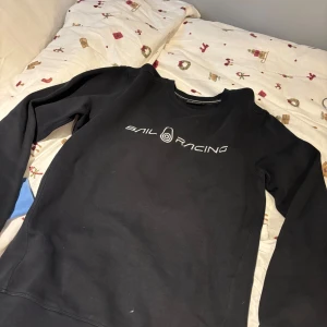 Sail racing tröja - Säljer denna sail racing tröjan då den inte kommer till användning.