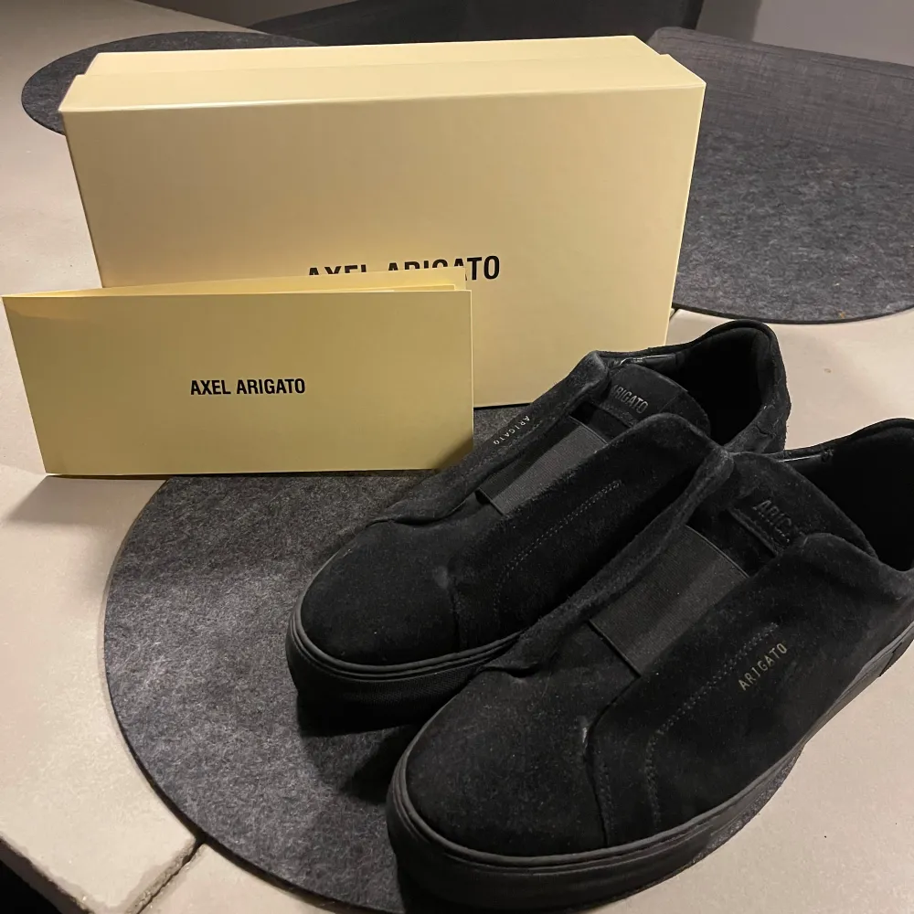 Axel Arigato Clean 360 Laceless. Knappt är användas det är i stort sätt ny skick. Storlek 44. Skriv om ni har frågor🌟. Skor.