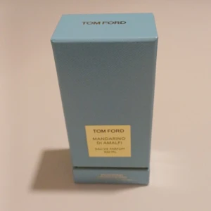 Tom Ford Mandarino di Amalfi Eau de Parfum - Säljer en Tom Ford Mandarino di Amalfi. Flaskan är 100 ml men innehåller ungefär 60 ml kvar. Pris kan diskuteras 