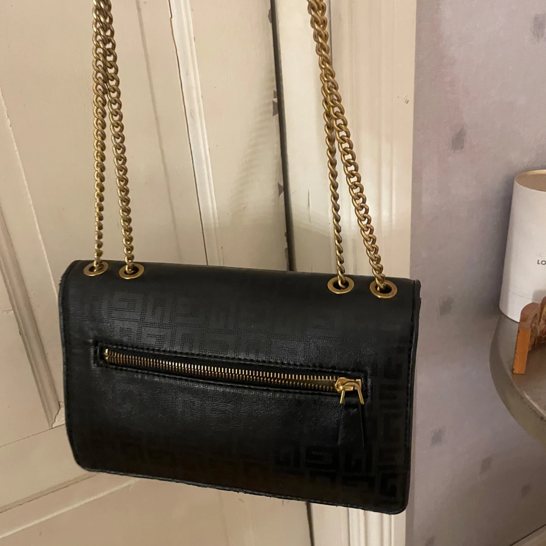 Svart axelväska från Guess - 91