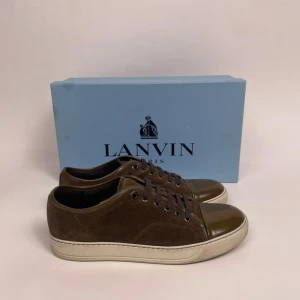 Lanvin skor  - Hej! Säljer nu dessa galet snygga lanvin skor. Skorna är i fint skick! Hör av dig vid frågor! Uk 6 passar 41