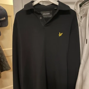 Lyle & scott piké - Svart långärmad lyle & scott pike storlek XS men passar S!
