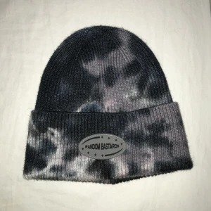 Mössa - Cool mössa, nästan oanvänd!