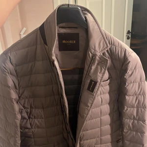 Moorer jacka  - Säljer snygg höstjacka från Moorer bra skick tveka inte på att höra av er vid flera frågor 
