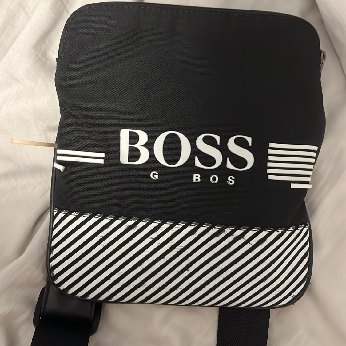 Svart axelväska från Hugo Boss - 90