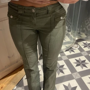 Populära hm jeans  - I fint skick, köpta på Plick men var för små för mig🥰