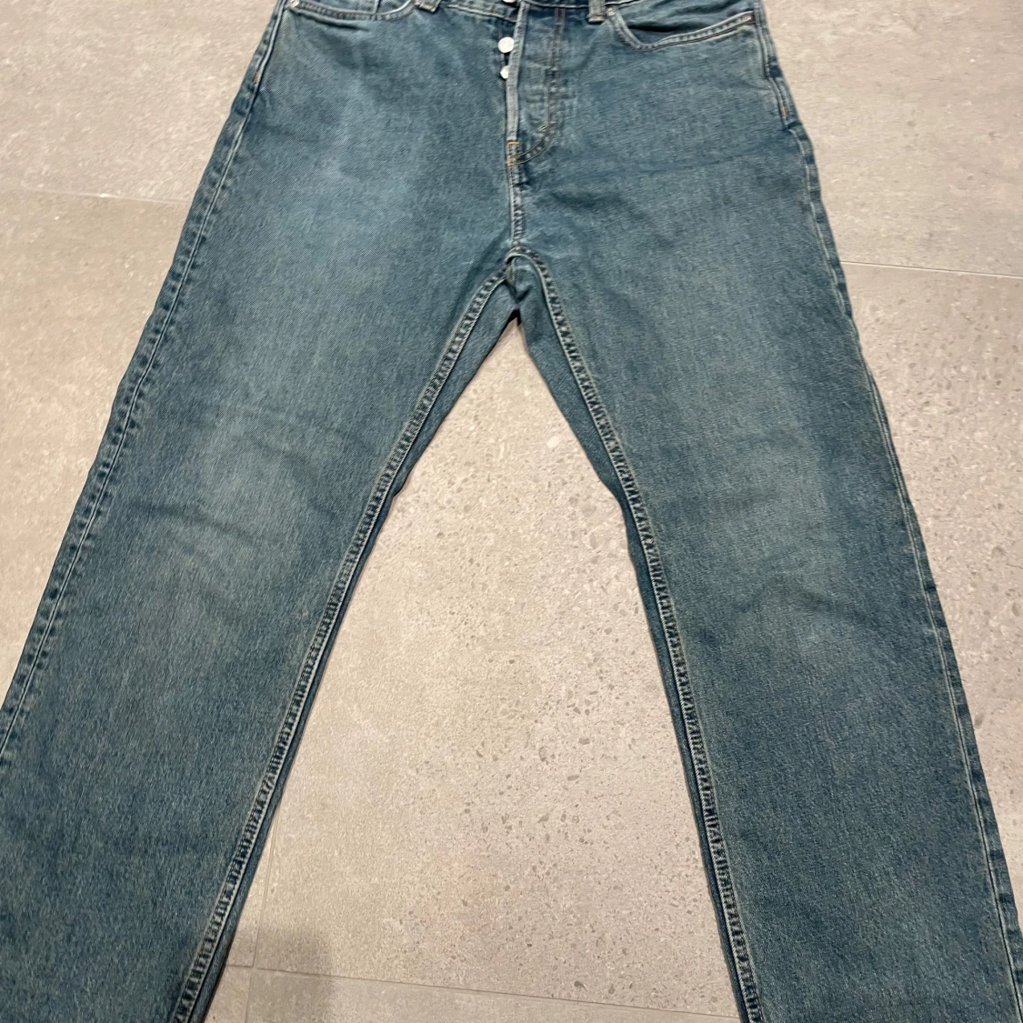 Blå jeans från Weekday - 90