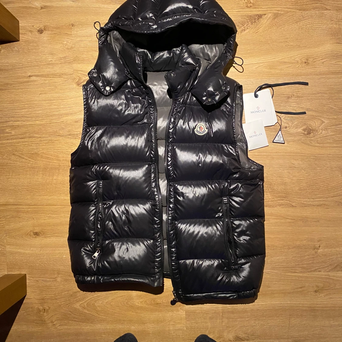 Svart dunväst från Moncler