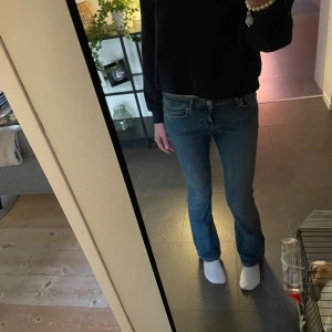 Bootcut Jeans - Lågmidjade bootcut jeans från zara i fint skick.