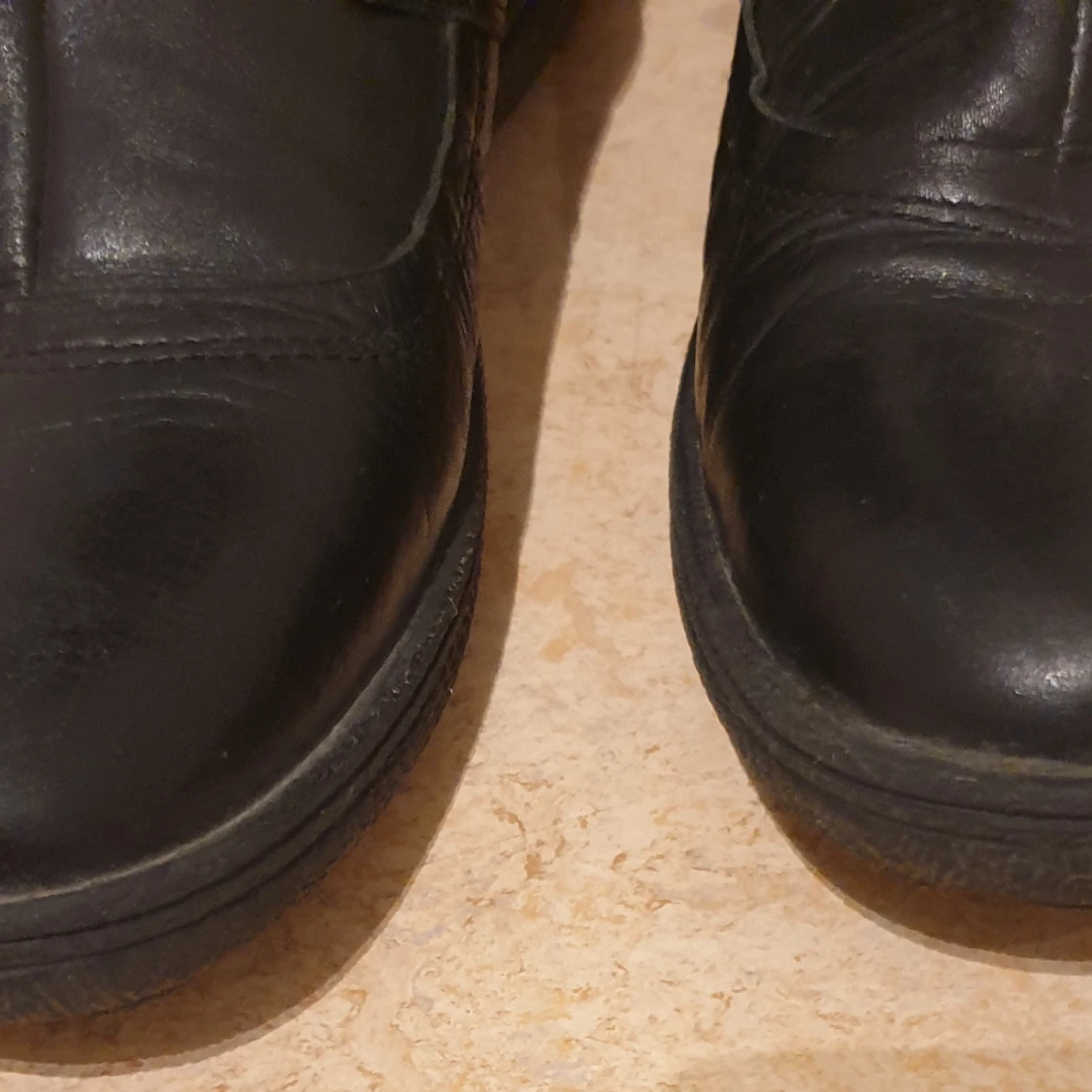 Svarta skinnstövlar med dragkedja - 92