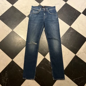 7 for all man kind jeans  - Säljer nu mina sjukt snygga jeans från märket 7 for all man kind, storlek 28:32, nypris 2399kr mitt pris 449kr, jeansen är i nyskick dom år endast testade, bara att skriva vid funderingar!