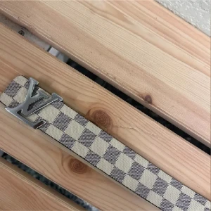 bälte - säljer detta bältet eftersom jag inte använder den så mycket storleken är 120 cm