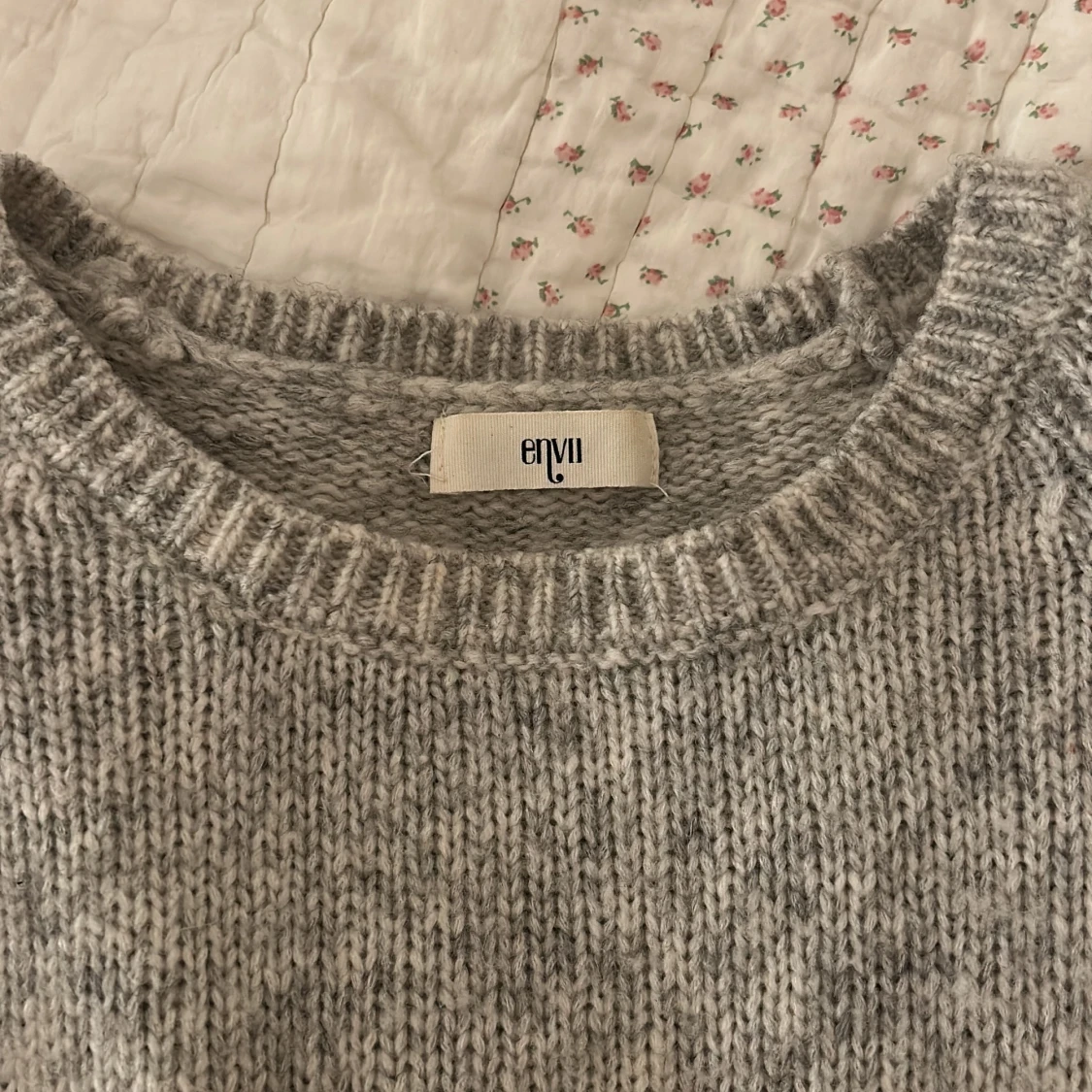 Grå stickad tröja från Envii - 91