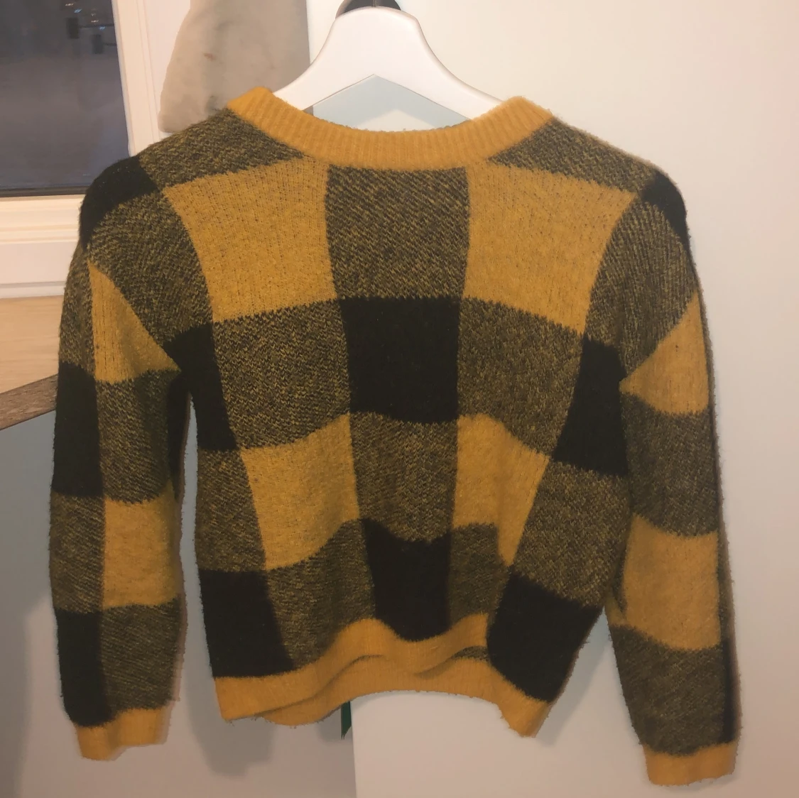 Gul och svart rutig tröja från H&M