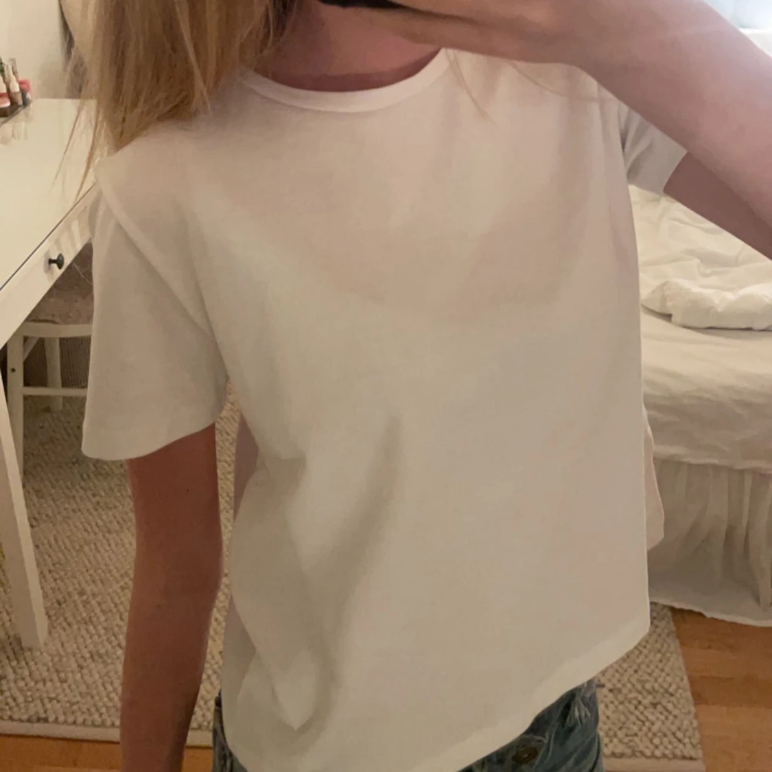 Vit t-shirt med knytning från ONLY - 90