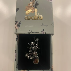 Iaoku ring - Helt ny iaoku opal branch ring från ioaku. Nypris 700kr, färg rhodium silver. Skriv för fler frågor!🤍