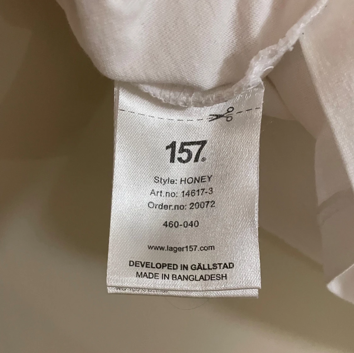 Vit croppad t-shirt från Lager 157 - 91