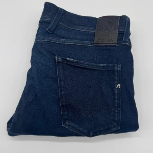 REPLAY ANBASS HYPERFLEX  - - Replay anbass hyperflex jeans - Slim fit passform - Storlek W33/L32 - Nypris runt 1800kr -  Deluxecloset