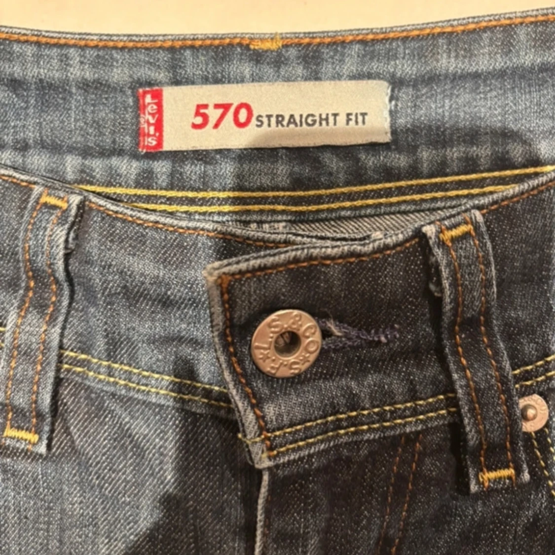 Levi's 570 Straight Fit Jeans - 2