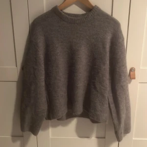 Stickad tröja  - Stickade tröjan från Gina tricot. Helt oanvänd i storlek xs. 