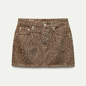 Leopardmönstrad kortkjol - Snygg leopardmönstrad kortkjol i jeansmaterial. Använd en gång 🤎