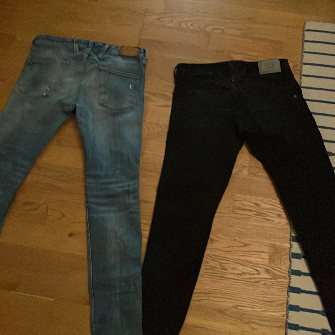 Två par jeans från Replay - 92