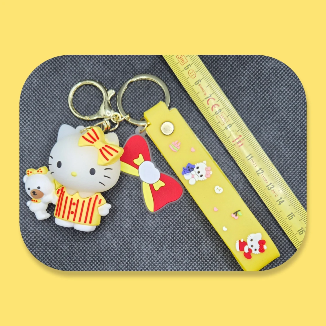 Hello Kitty 🎀 Nyckelring / Väsksmycke  - 92