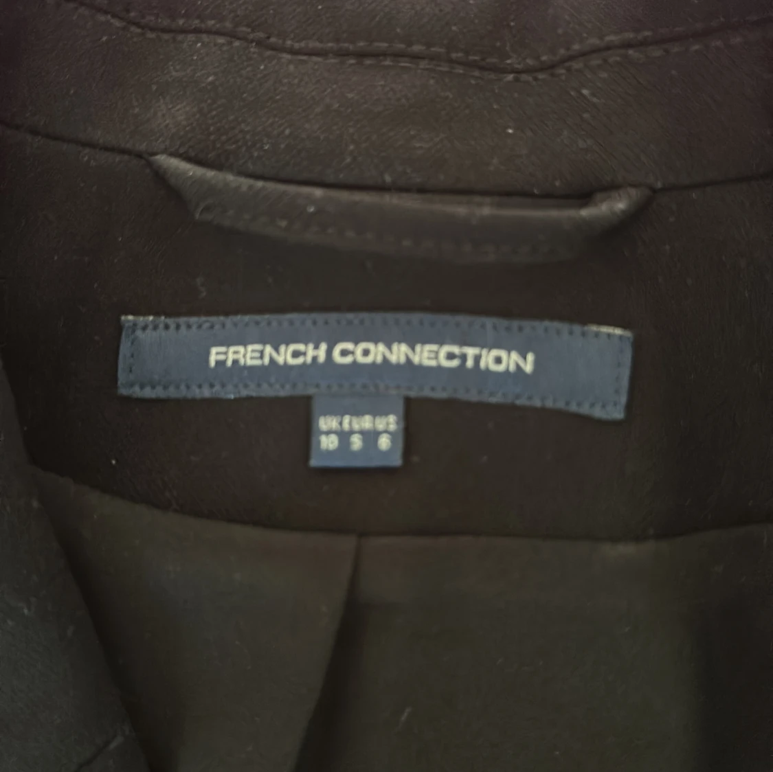 Svart ärmlös klänning från French Connection - 91
