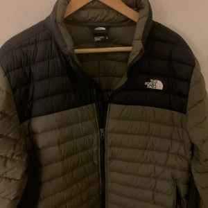 North face jacka nyskick - Nyskick. Kom med prisförslag om inte direkt köp