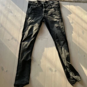 Svarta replay jeans  - Svarta replay jeans slim fit 32/34 bra skick.