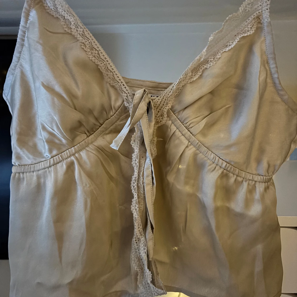 Guldigt linne från NA-KD - 90