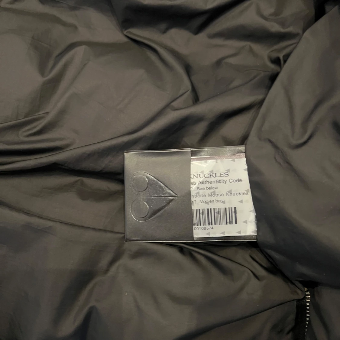 Svart Moose Knuckles jacka med vit päls  - 91