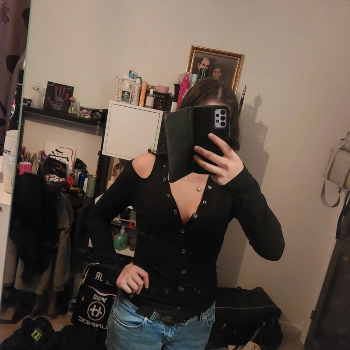 Svart offshoulder kofta