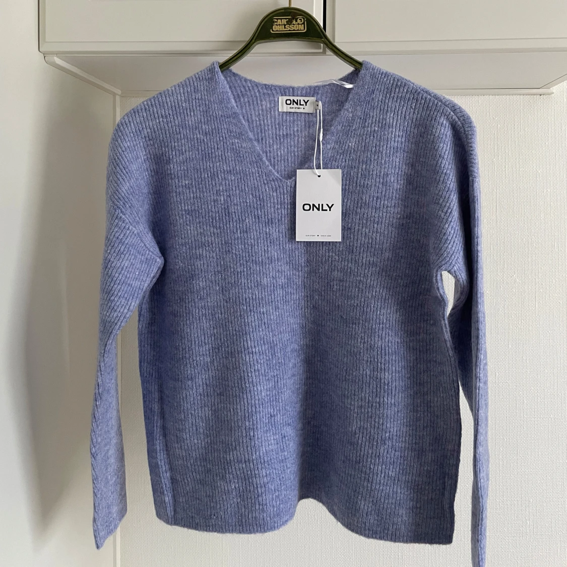 Ljusblå stickad tröja från ONLY M OANVÄND - 90